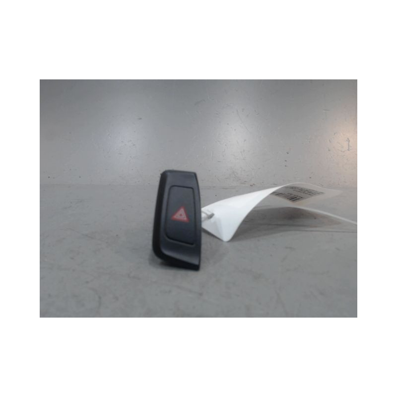BOUTON DE WARNING AUDI A4