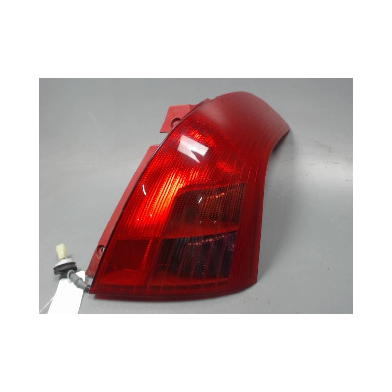 FEU ARRIERE DROIT SUZUKI SWIFT