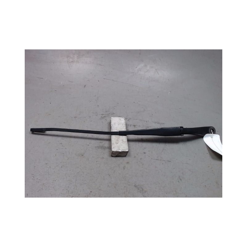 BRAS ESSUIE-GLACE AVANT DROIT DACIA SANDERO 2008-