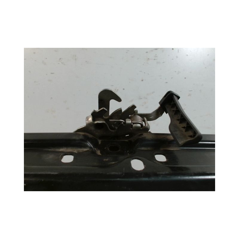 TRAVERSE SUPERIEURE ARMATURE AVANT PEUGEOT 206