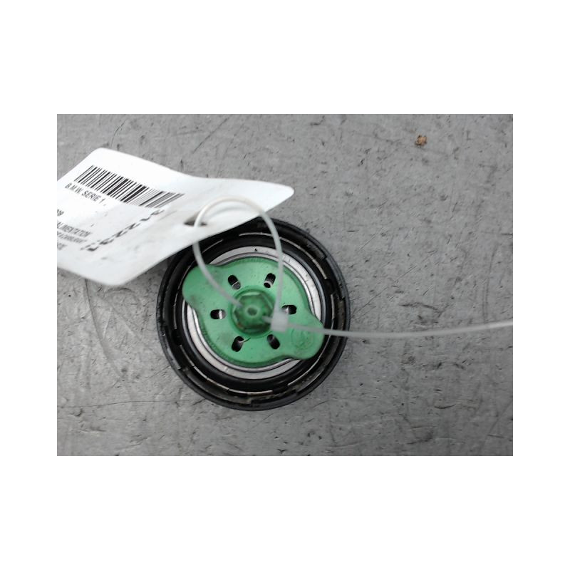BOUCHON RESERVOIR A CARBURANT B.M.W. SERIE 1
