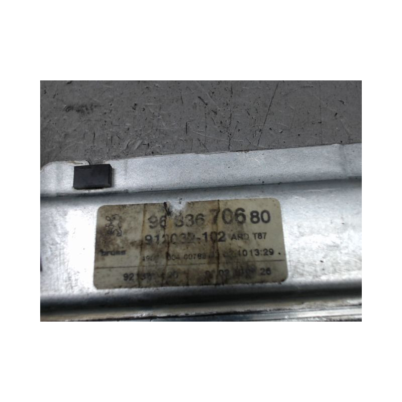 MECANISME+MOTEUR LEVE-GLACE ARRIERE DROIT PEUGEOT 5008 2009-
