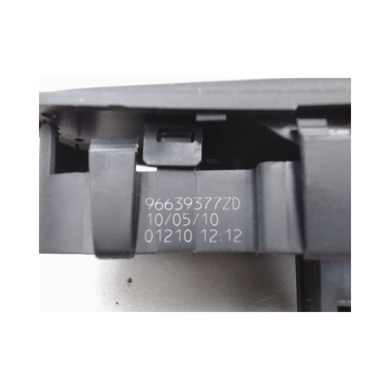 COMMANDE LEVE-GLACE PORTE AVD CITROEN C4