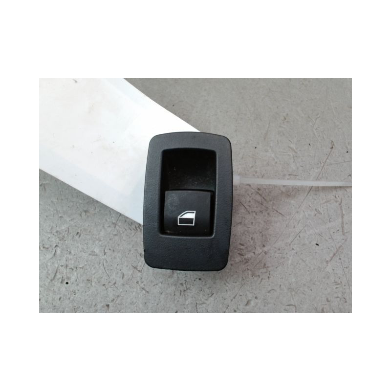 COMMANDE LEVE-GLACE PORTE ARD BMW SERIE 1