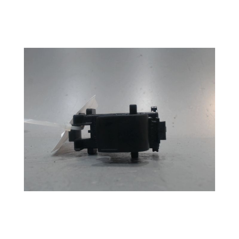 COMMANDE LEVE-GLACE PORTE AVD PEUGEOT 108
