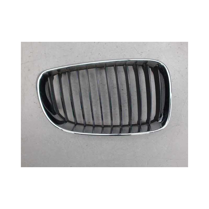 GRILLE CALANDRE DROIT B.M.W. SERIE 1