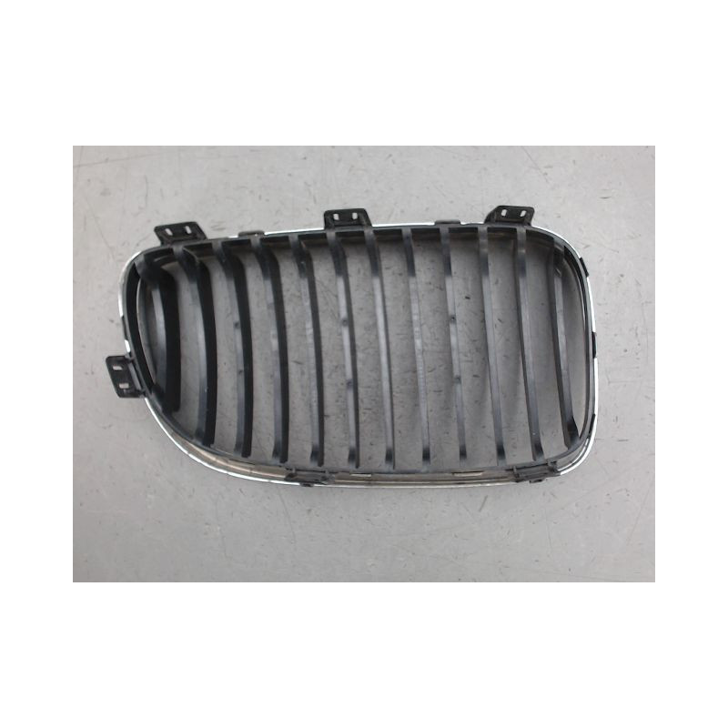 GRILLE CALANDRE GAUCHE B.M.W. SERIE 1