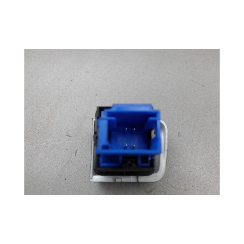 BOUTON DE WARNING PEUGEOT 208