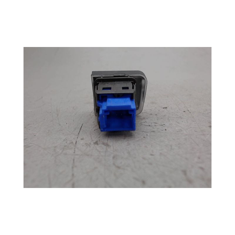 BOUTON DE WARNING PEUGEOT 208