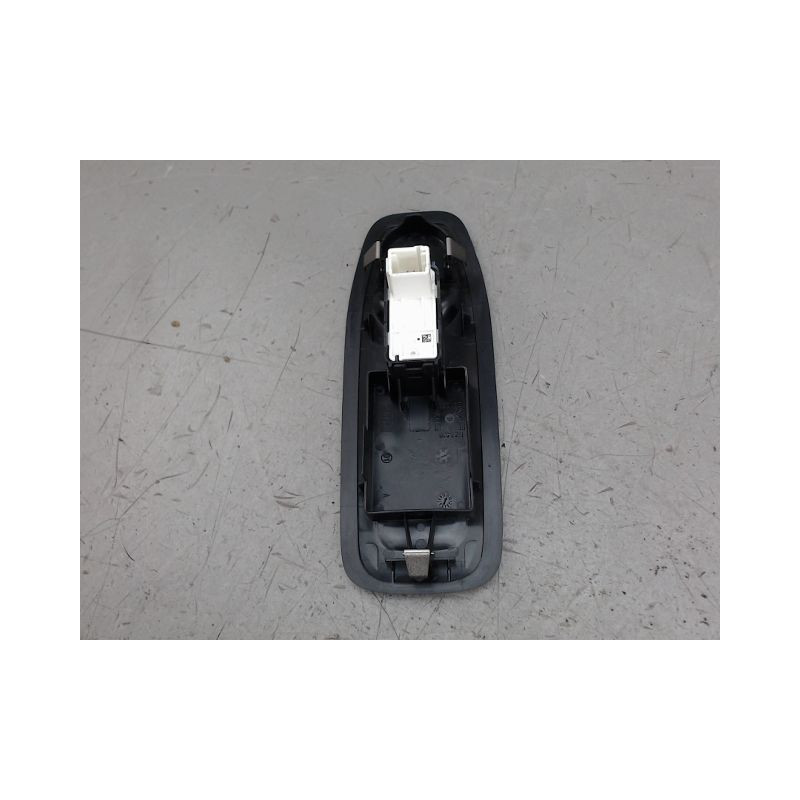 COMMANDE LEVE-GLACE PORTE AVD PEUGEOT 208