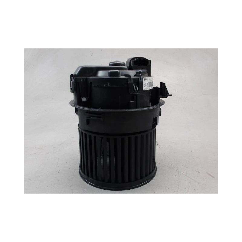 MOTEUR VENTILATEUR CHAUFFAGE PEUGEOT 208