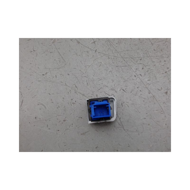 BOUTON DE WARNING PEUGEOT 208