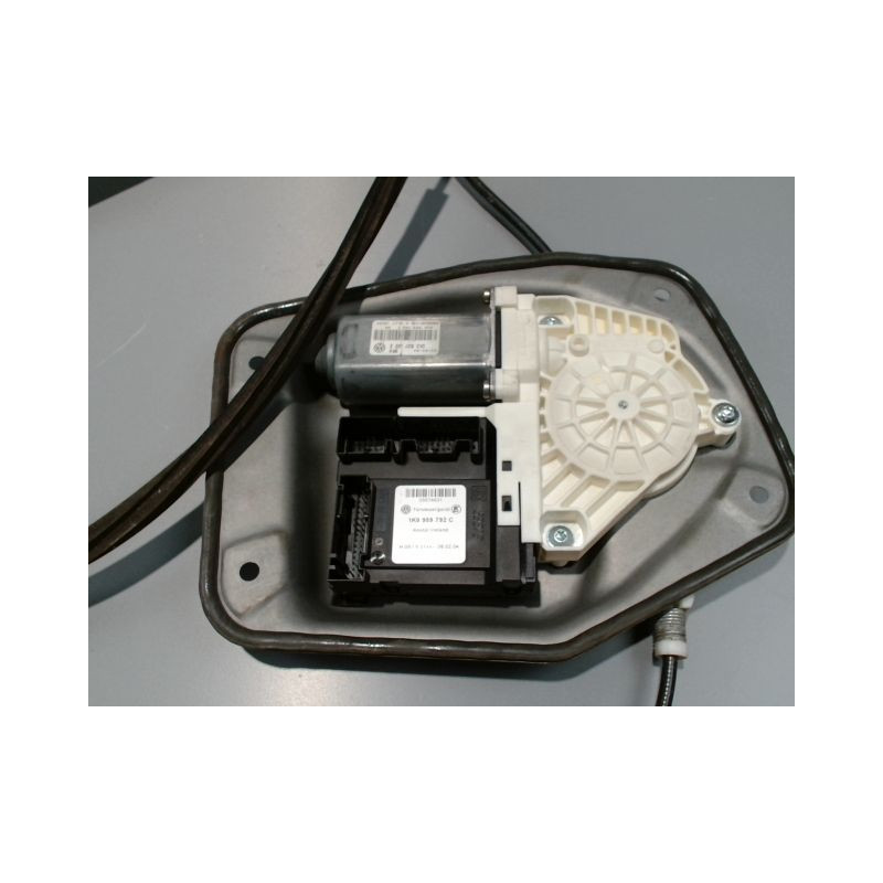 MECANISME+MOTEUR LEVE-GLACE AVANT DROIT VOLKSWAGEN GOLF V 2003-2009