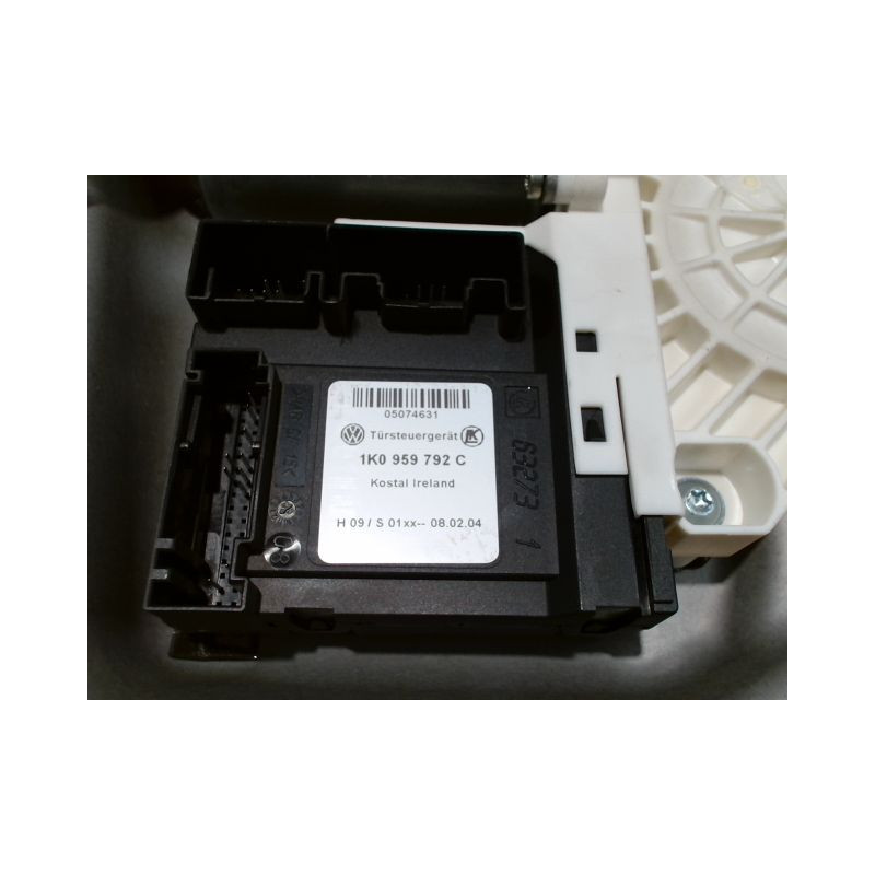 MECANISME+MOTEUR LEVE-GLACE AVANT DROIT VOLKSWAGEN GOLF V 2003-2009