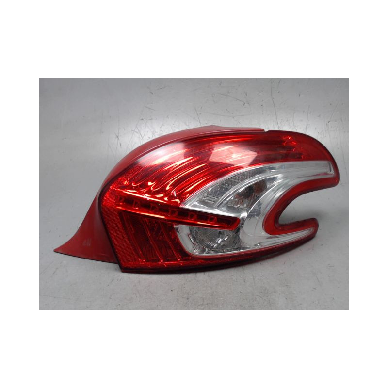 FEU ARRIERE DROIT PEUGEOT 208