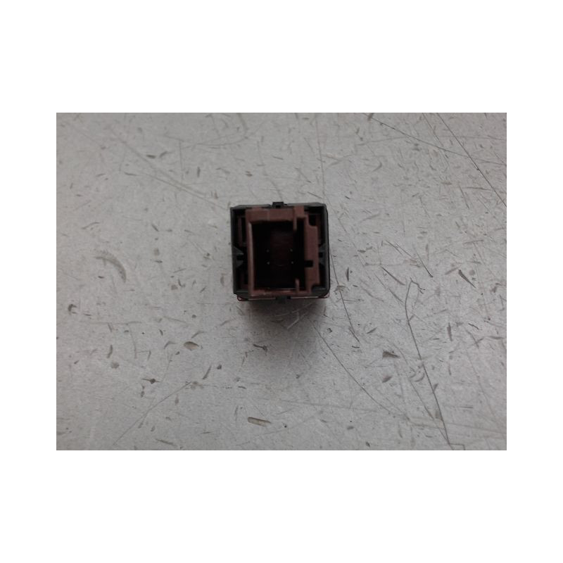 BOUTON DE WARNING PEUGEOT 207