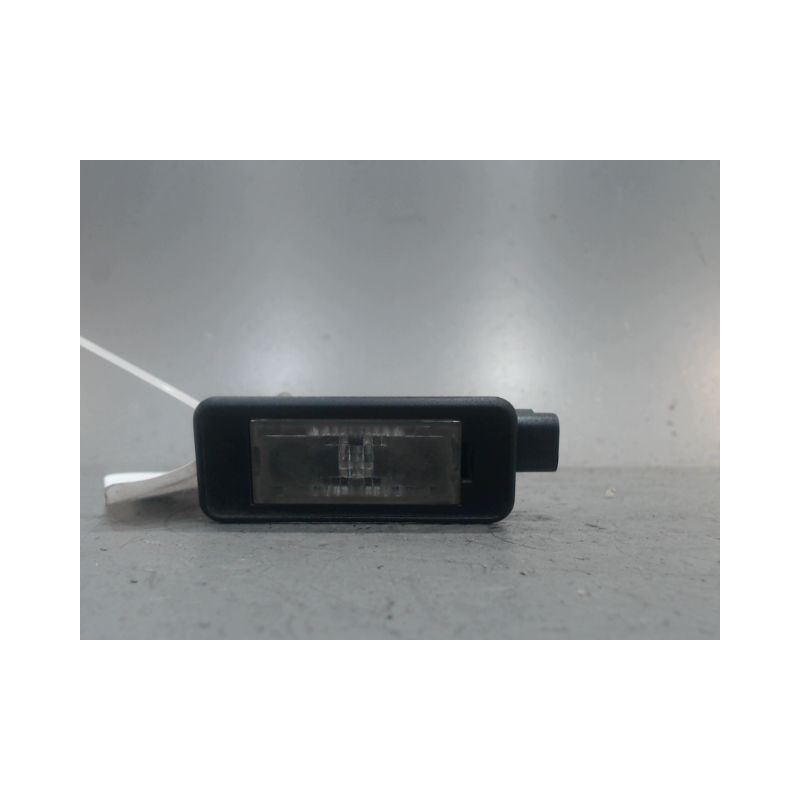 ECLAIREUR PLAQUE DE POLICE DROIT PEUGEOT 208