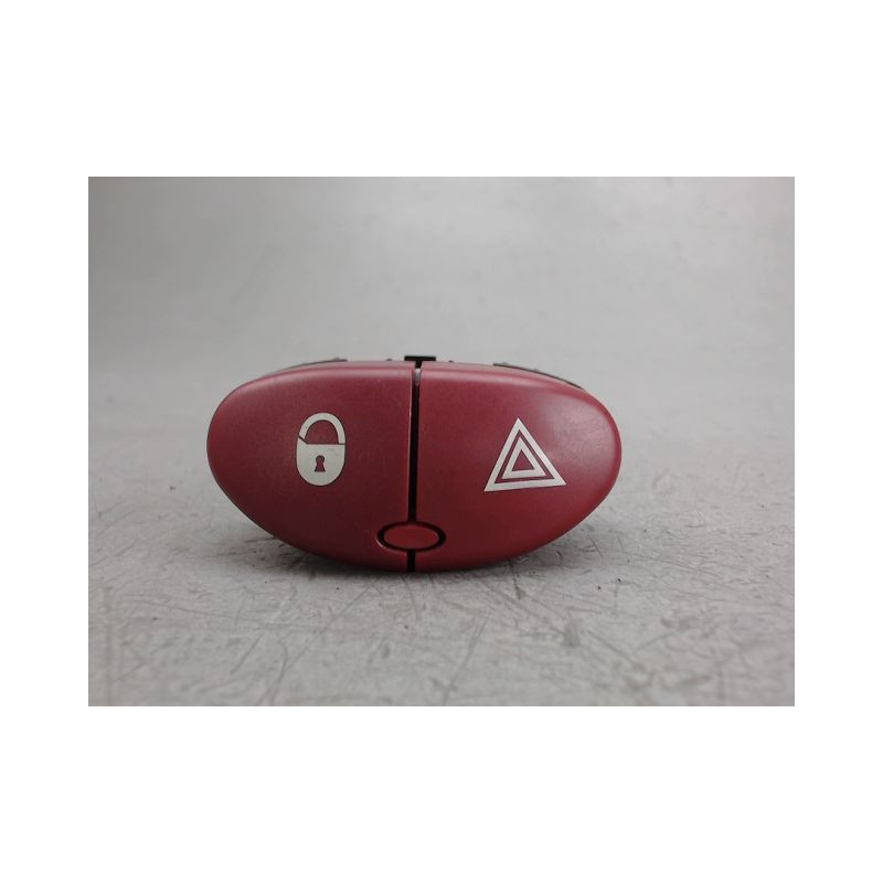 BOUTON DE WARNING PEUGEOT 206