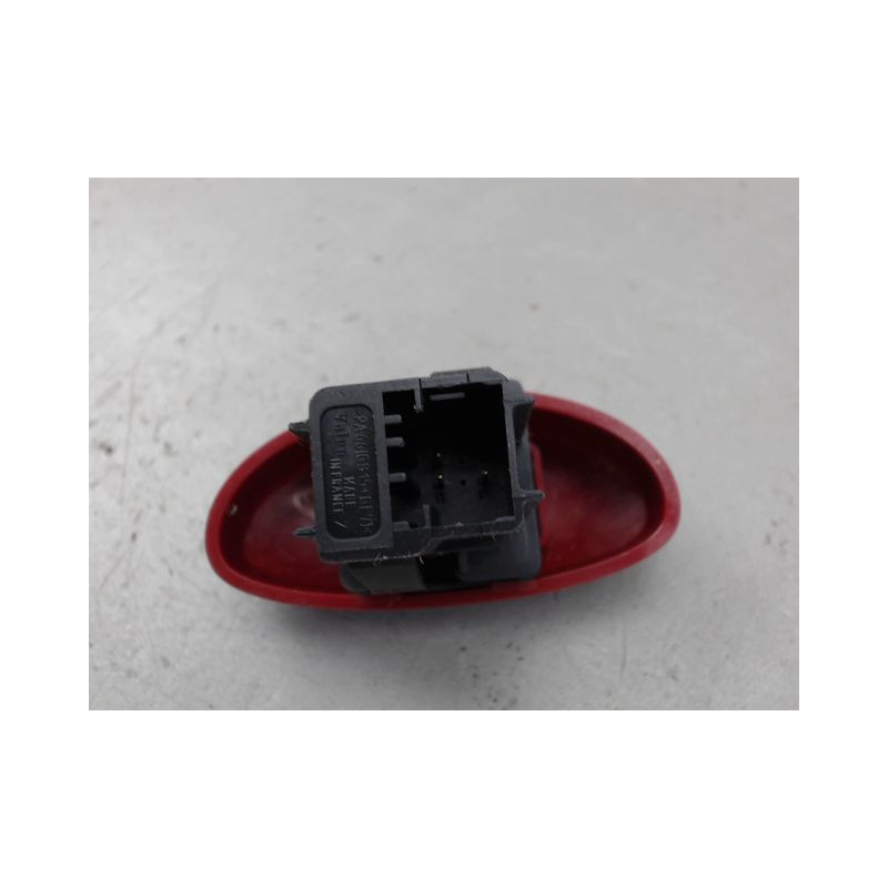 BOUTON DE WARNING PEUGEOT 206