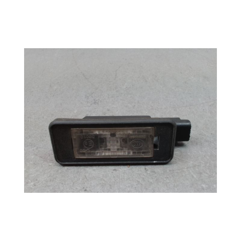 ECLAIREUR PLAQUE DE POLICE DROIT PEUGEOT 2008 Phase 1 2013-...