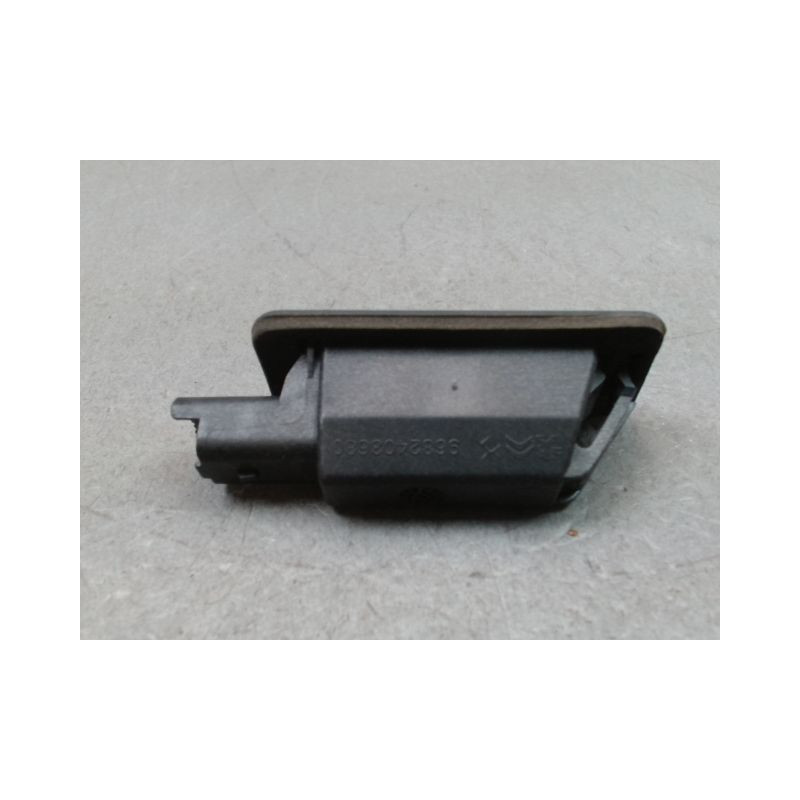 ECLAIREUR PLAQUE DE POLICE DROIT PEUGEOT 2008 Phase 1 2013-...