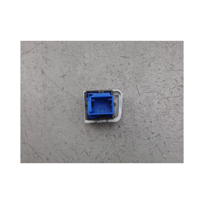 BOUTON DE WARNING PEUGEOT 208