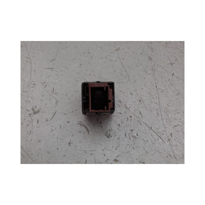 BOUTON DE WARNING PEUGEOT 207