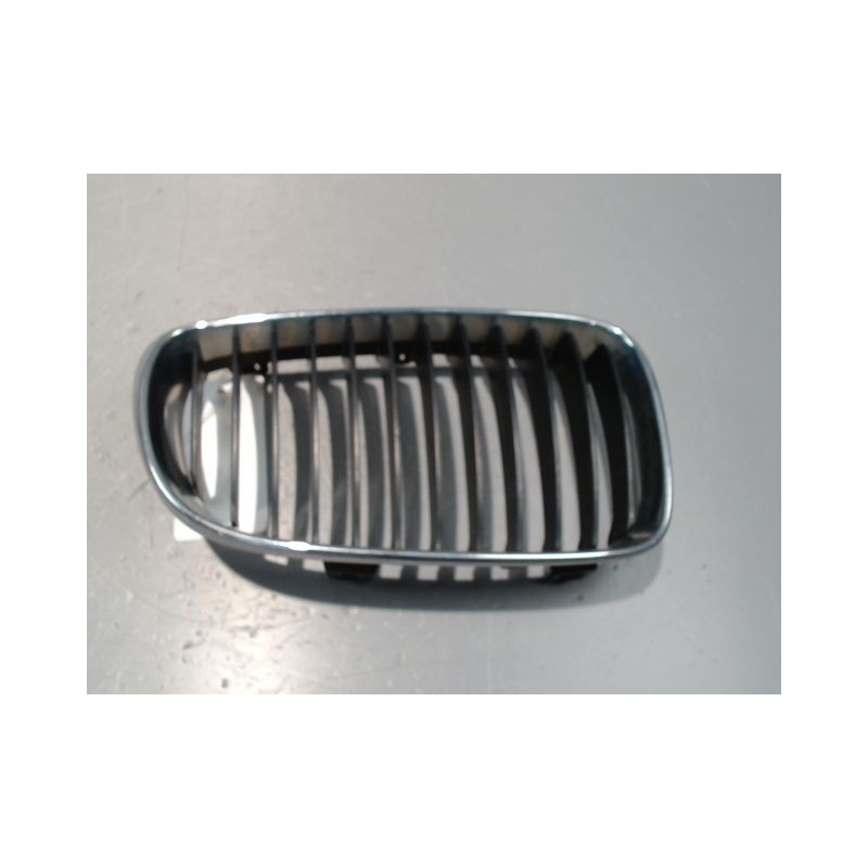 GRILLE CALANDRE DROIT BMW SERIE 1