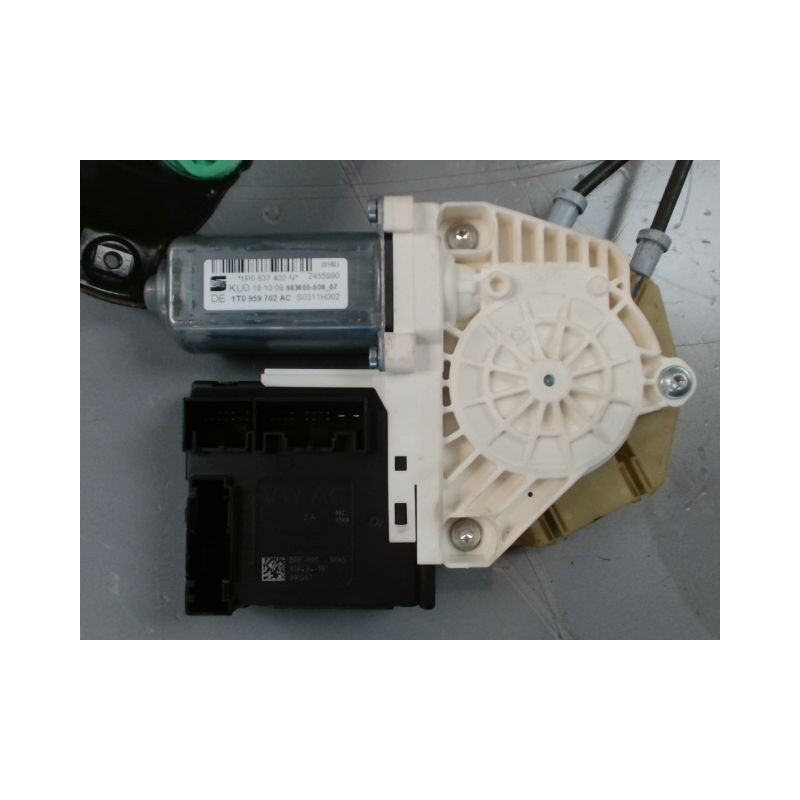 MECANISME+MOTEUR LEVE-GLACE AVANT DROIT SEAT LEON 2009-