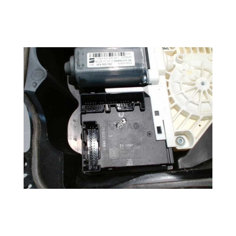 MECANISME+MOTEUR LEVE-GLACE AVANT DROIT SEAT LEON 2009-