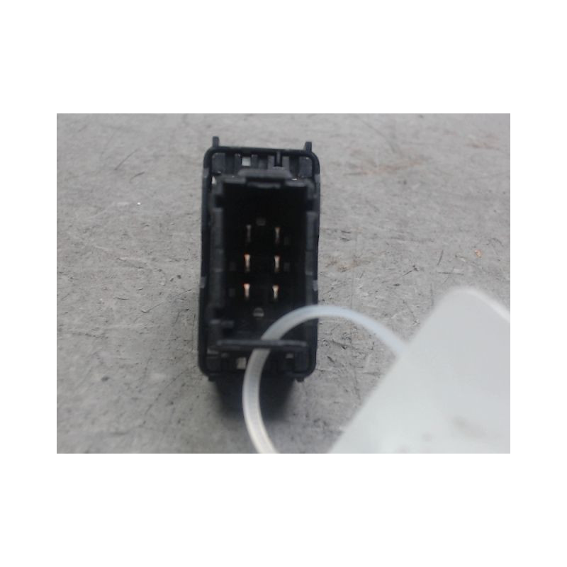 COMMANDE LEVE-GLACE PORTE AVD PEUGEOT 208