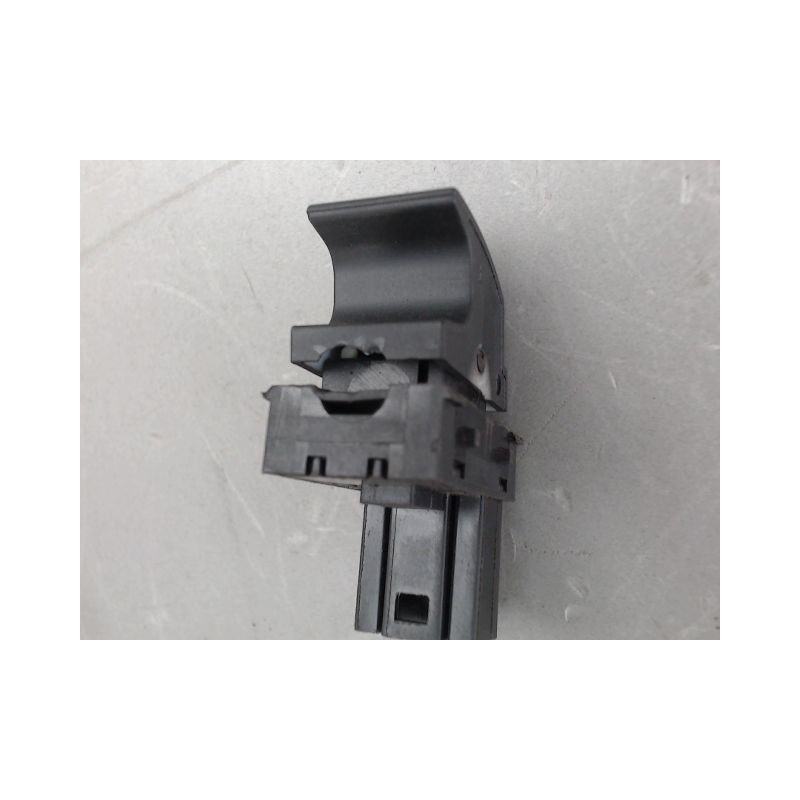 COMMANDE LEVE-GLACE PORTE AVD VOLKSWAGEN GOLF