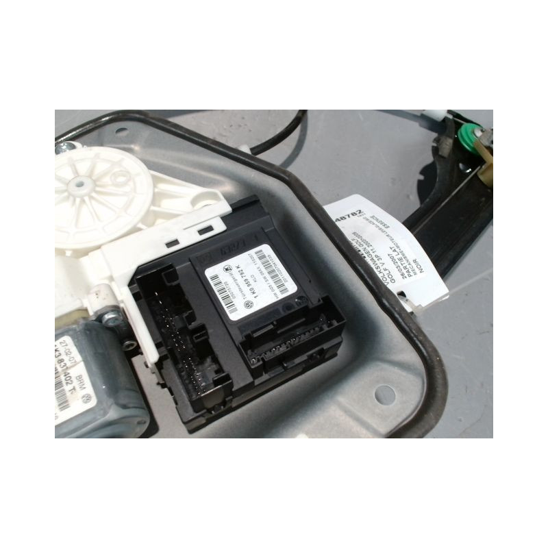 MECANISME+MOTEUR LEVE-GLACE AVANT DROIT VOLKSWAGEN GOLF V 2003-2009