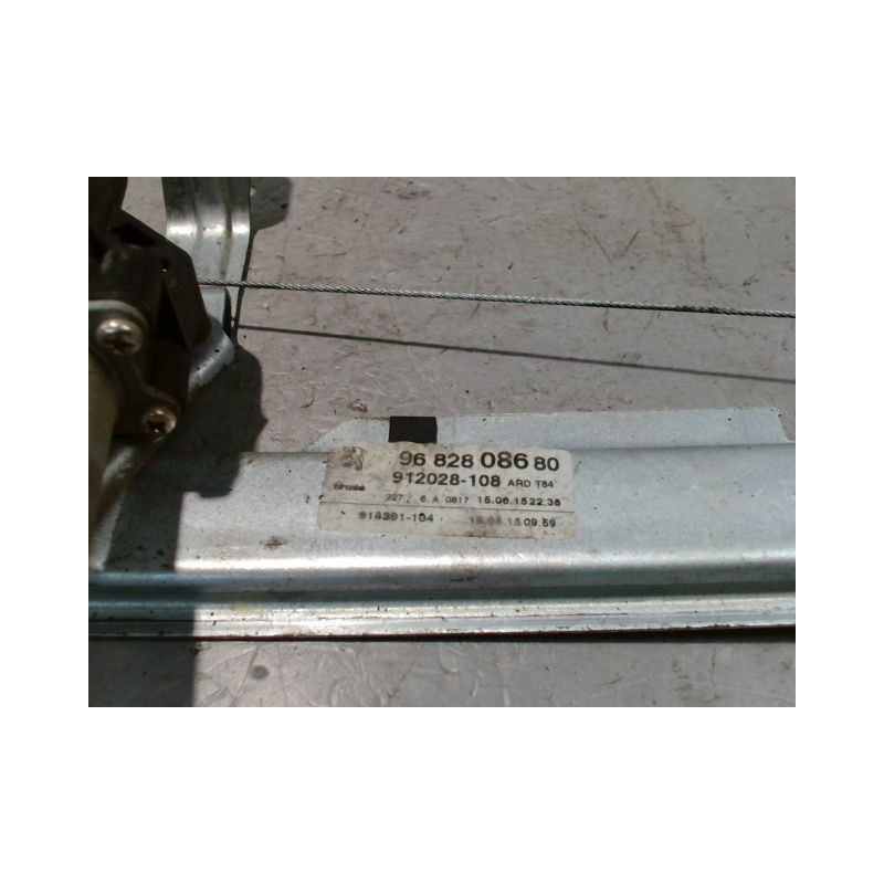 MECANISME+MOTEUR LEVE-GLACE ARRIERE DROIT PEUGEOT 3008 2009-