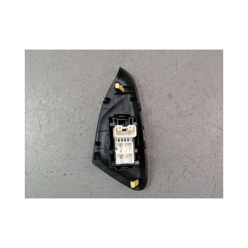 COMMANDE LEVE-GLACE PORTE AVD PEUGEOT 108