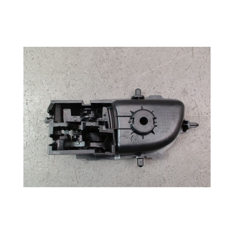 POIGNEE INTERIEURE PORTE AVANT DROIT PEUGEOT 108