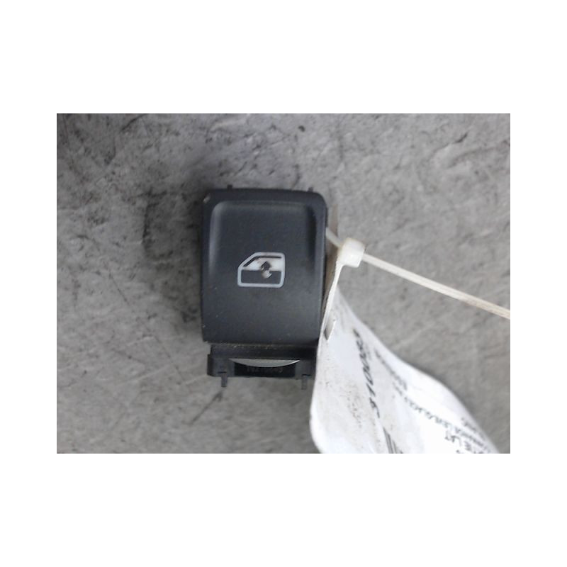 COMMANDE LEVE-GLACE PORTE AVD SEAT TOLEDO