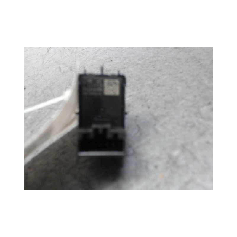 COMMANDE LEVE-GLACE PORTE AVD SEAT TOLEDO