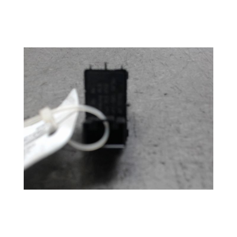 COMMANDE LEVE-GLACE PORTE AVD VOLKSWAGEN GOLF VII