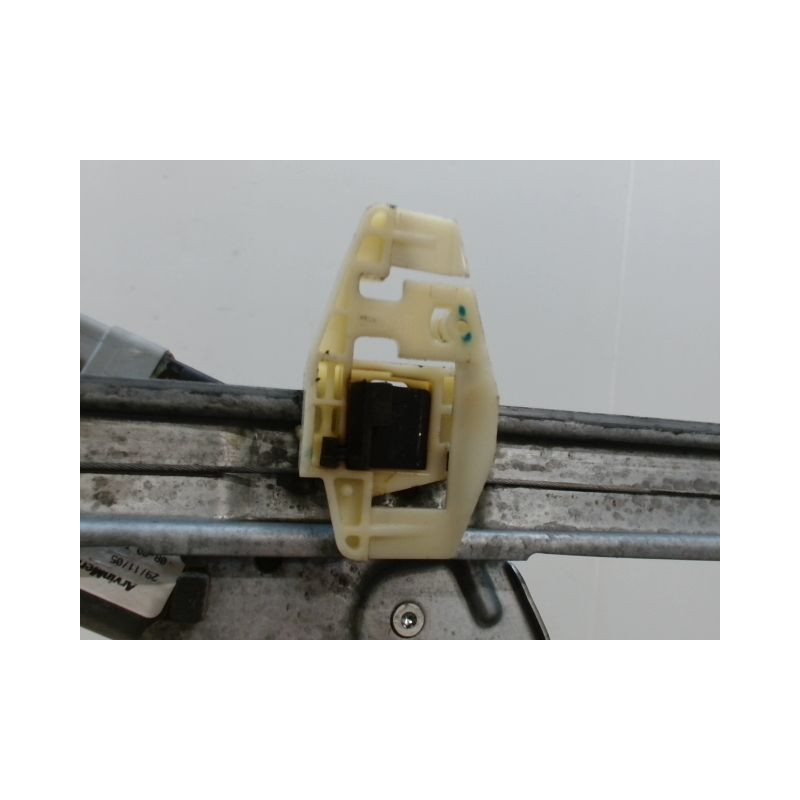 MECANISME+MOTEUR LEVE-GLACE AVANT DROIT PEUGEOT 1007 2005-2010