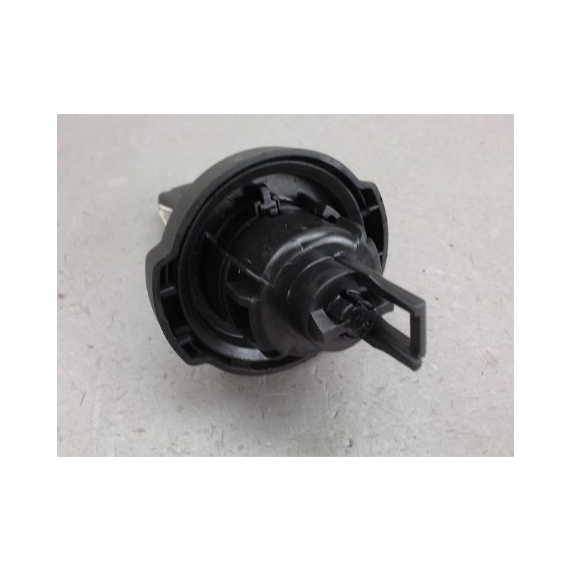 BOUCHON RESERVOIR A CARBURANT PEUGEOT 5008