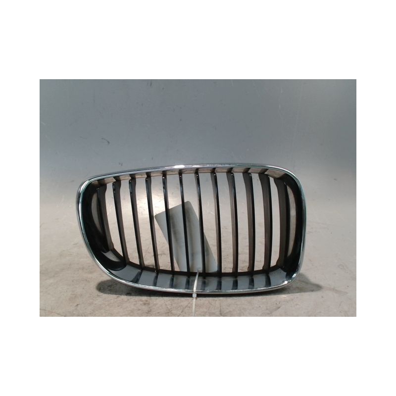 GRILLE CALANDRE DROIT BMW SERIE 1