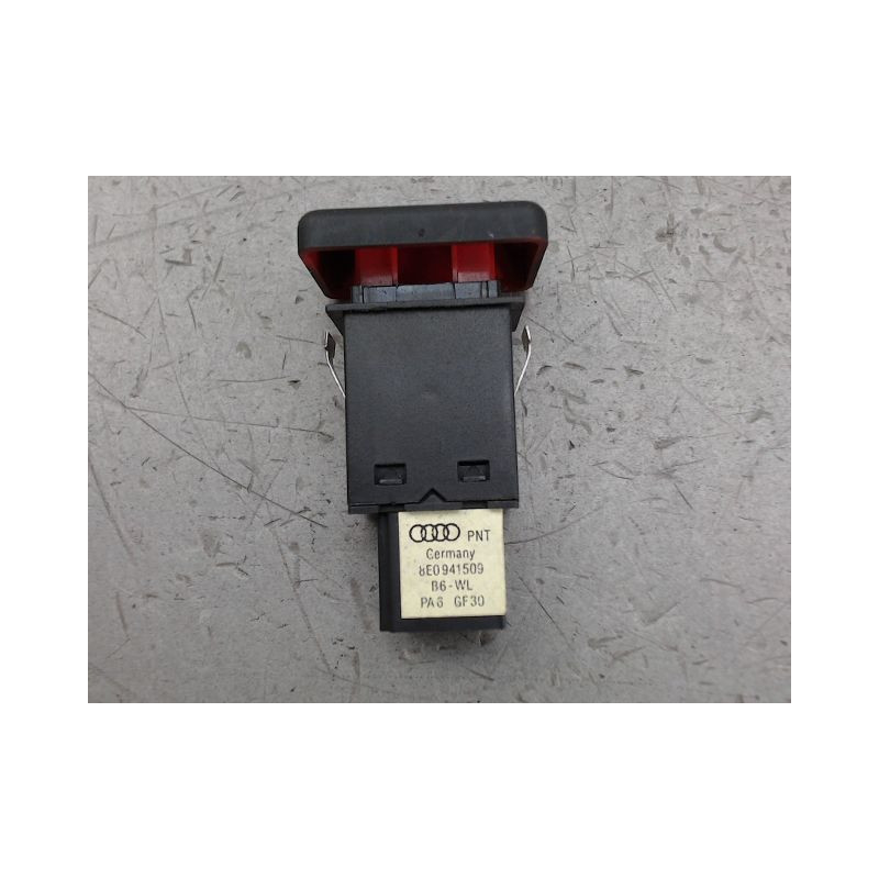 BOUTON DE WARNING AUDI A4