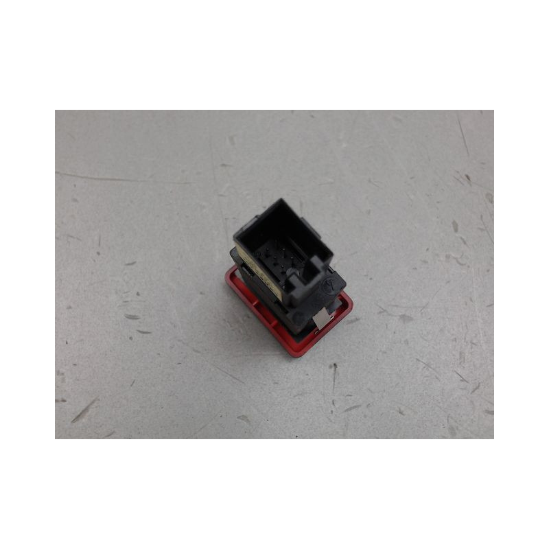 BOUTON DE WARNING AUDI A4