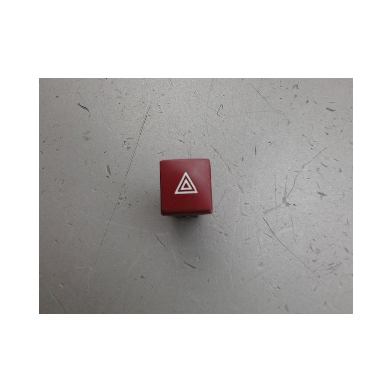 BOUTON DE WARNING PEUGEOT 207