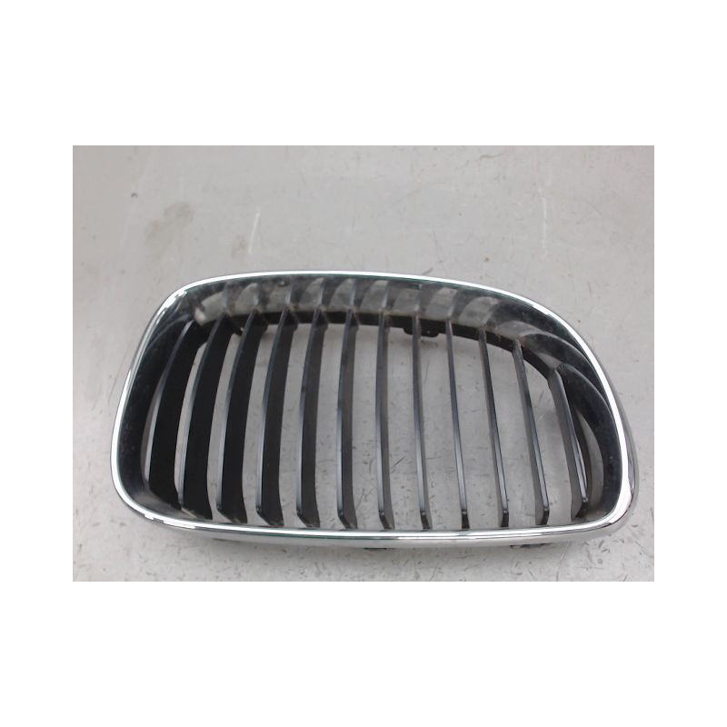 GRILLE CALANDRE DROIT B.M.W. SERIE 1