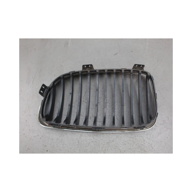 GRILLE CALANDRE DROIT B.M.W. SERIE 1