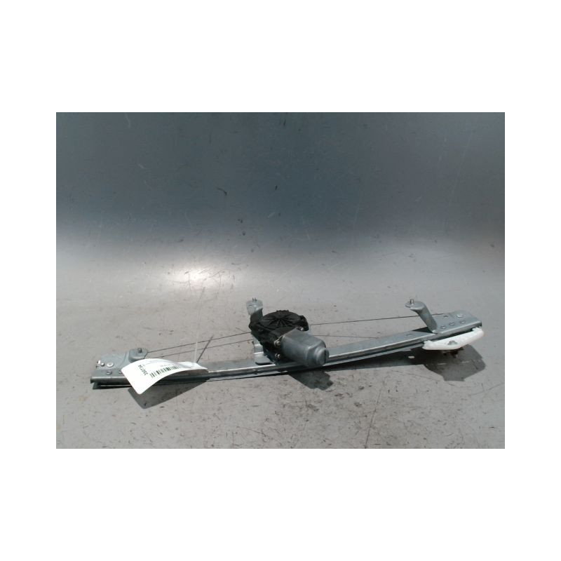 MECANISME+MOTEUR LEVE-GLACE AVANT DROIT DACIA LOGAN 4 P 05-08