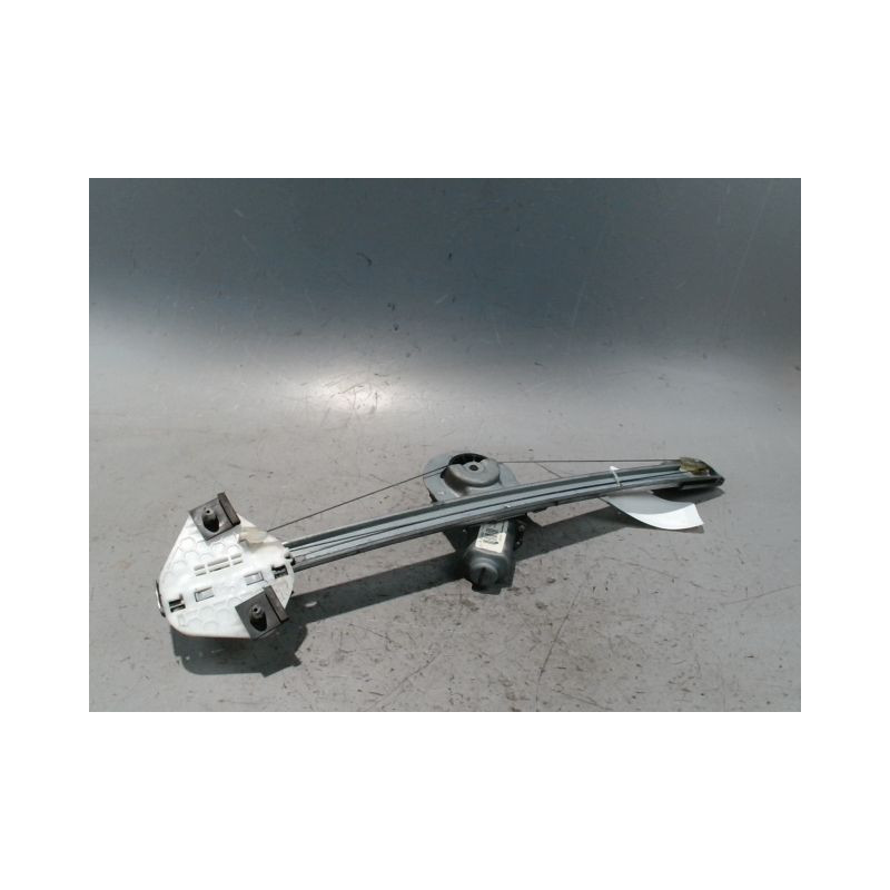 MECANISME+MOTEUR LEVE-GLACE AVANT DROIT DACIA LOGAN 4 P 05-08