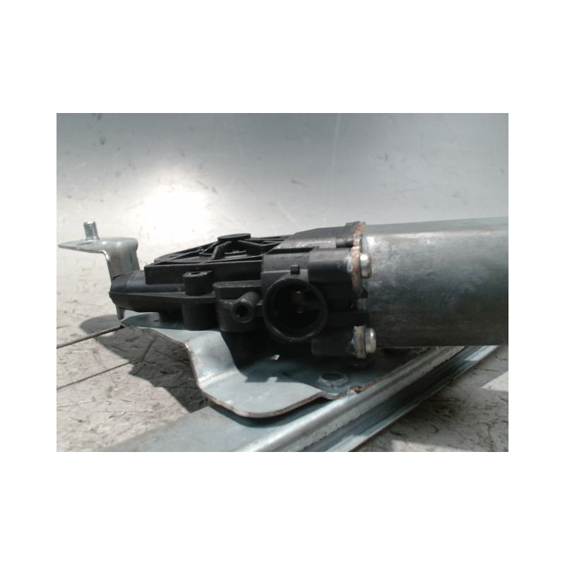 MECANISME+MOTEUR LEVE-GLACE AVANT DROIT DACIA LOGAN 4 P 05-08